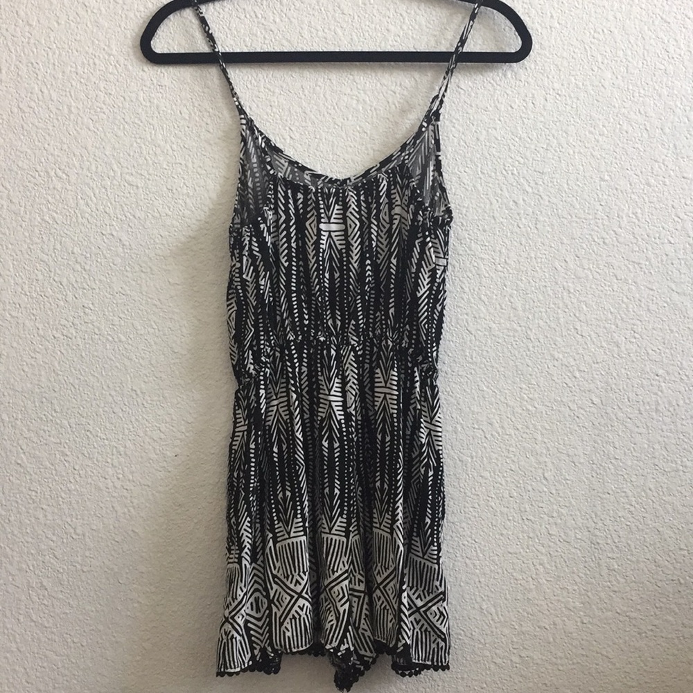 Patterned Romper - Picture 2 of 3